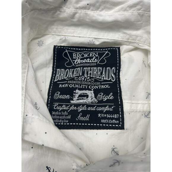Broken Threads Men's Button Down Shirt Short Sleeve White blue Print Size S - Picture 6 of 7